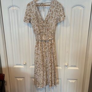 Loft Beach Tan‎ And White Dress Size Small